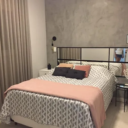 Apartamento novíssimo a 3 quadras da praia, com piscina, sala de jogos e sauna!!-2